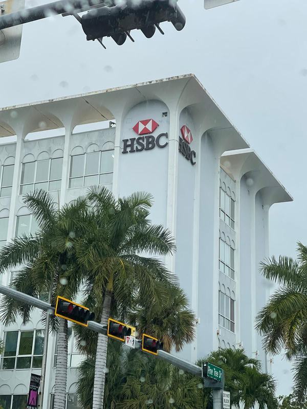 HSBC: Channel letters